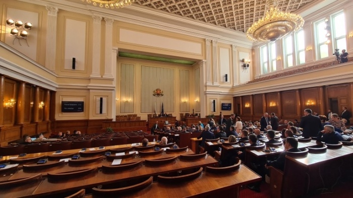 Депутатите се захванаха с доклада на времената комисия Gemcorp